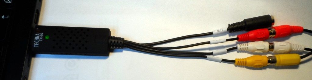 Grabber aj pripojenými káblami z Atari (video signál + stereo zvuk).