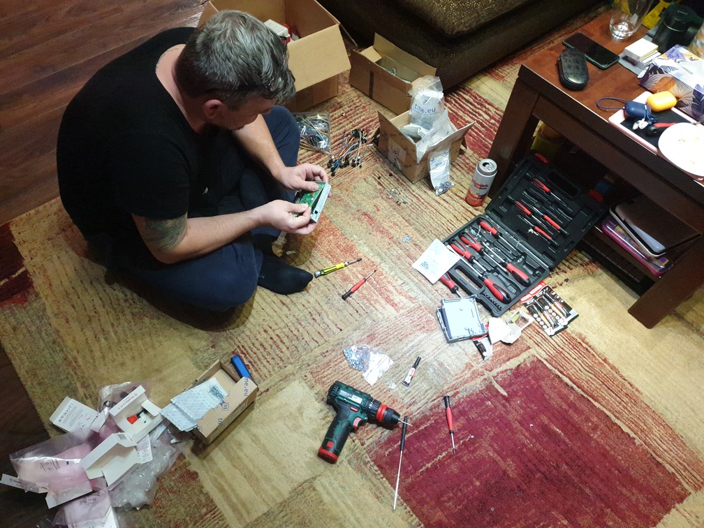 CosmosEx - finishing-putting together Mainboard, RaspberryPi, Display, Switches, Screws, ...